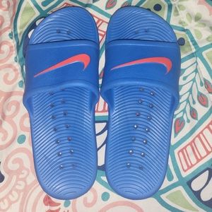 Kids Nike flops